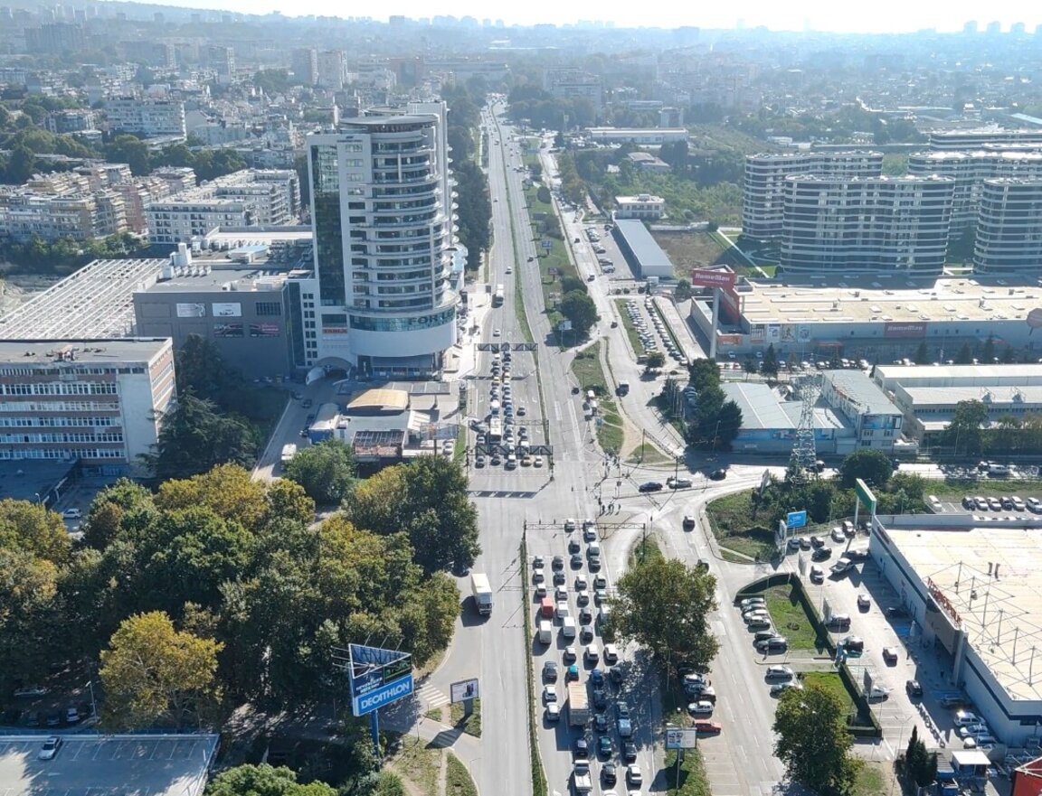 От сряда затварят южното платно на бул. "Владислав Варненчик", въвеждат обходни маршрути