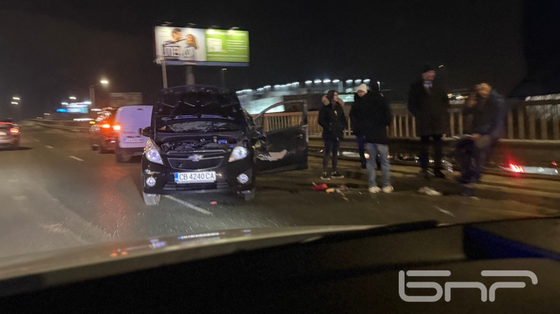 Тежка катастрофа между три коли и цистерна на столичното Околовръстно