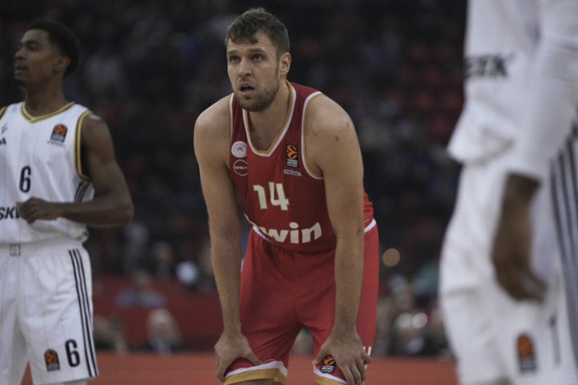 Александър Везенков