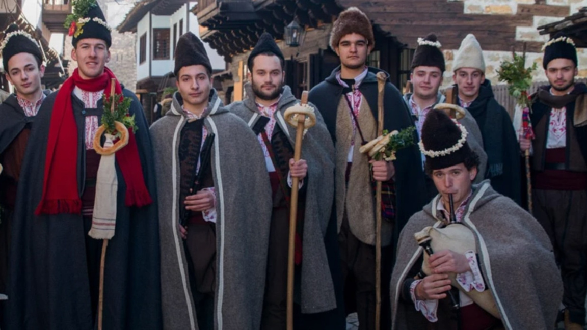 Shkolla e kolendarëve në Etër dhe Trjavna rikrijon zakonin e kolendarëve