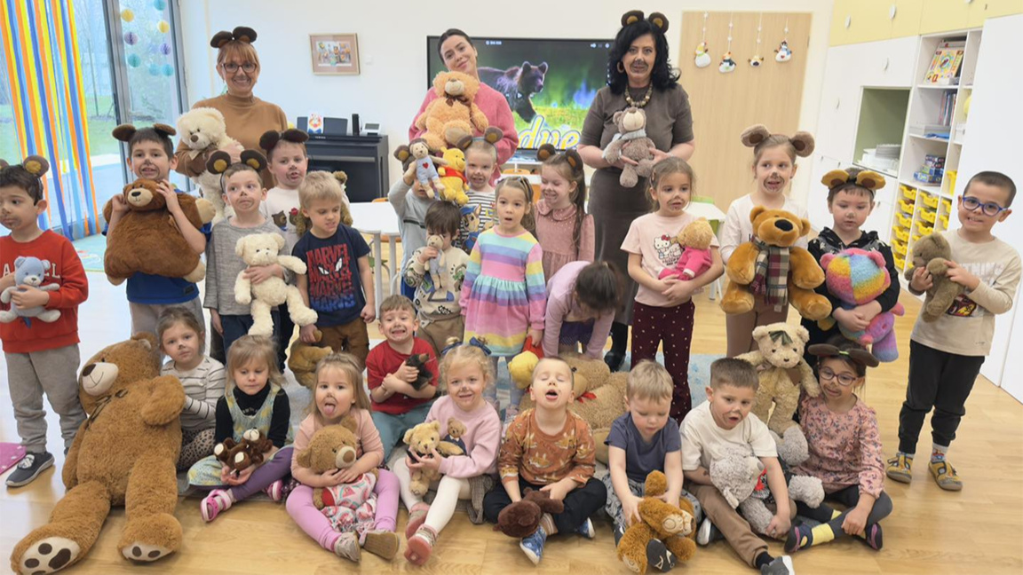 Kinder aus dem bulgarischen Kindergarten in Budapest als kleine Bären