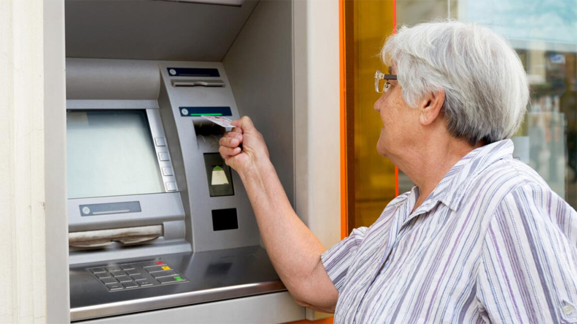 Министрите одобряват изплащането на коледни добавки за най-бедните пенсионери