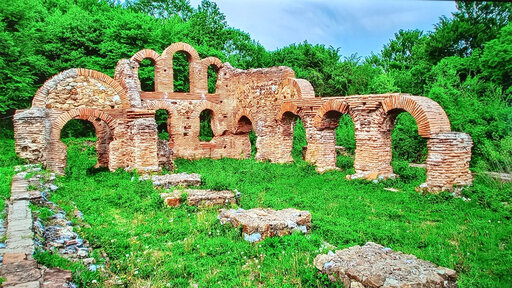 Paseo veraniego por la soleada ciudad de Pazardzhik