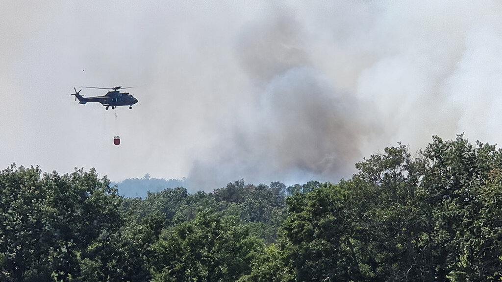 Operațiunile de stingere a incendiului din Pirin continuă