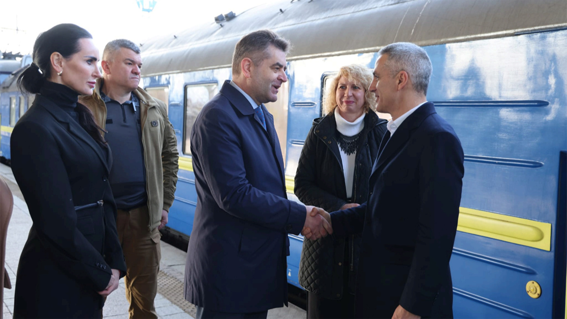 Andrey Gurov est en visite à Kiev avec cinq ministres
