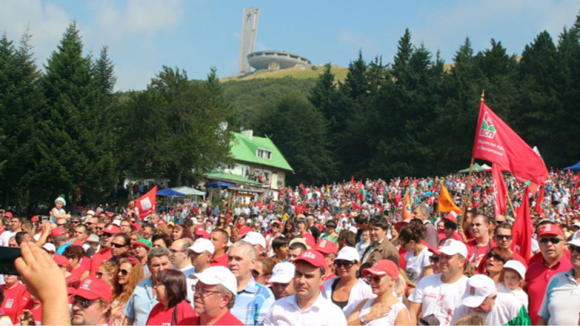Los socialistas se reúnen para su tradicional manifestación en Buzludzha