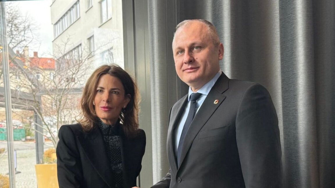 Valentín Mundrov con Anette Kroeber-Riel