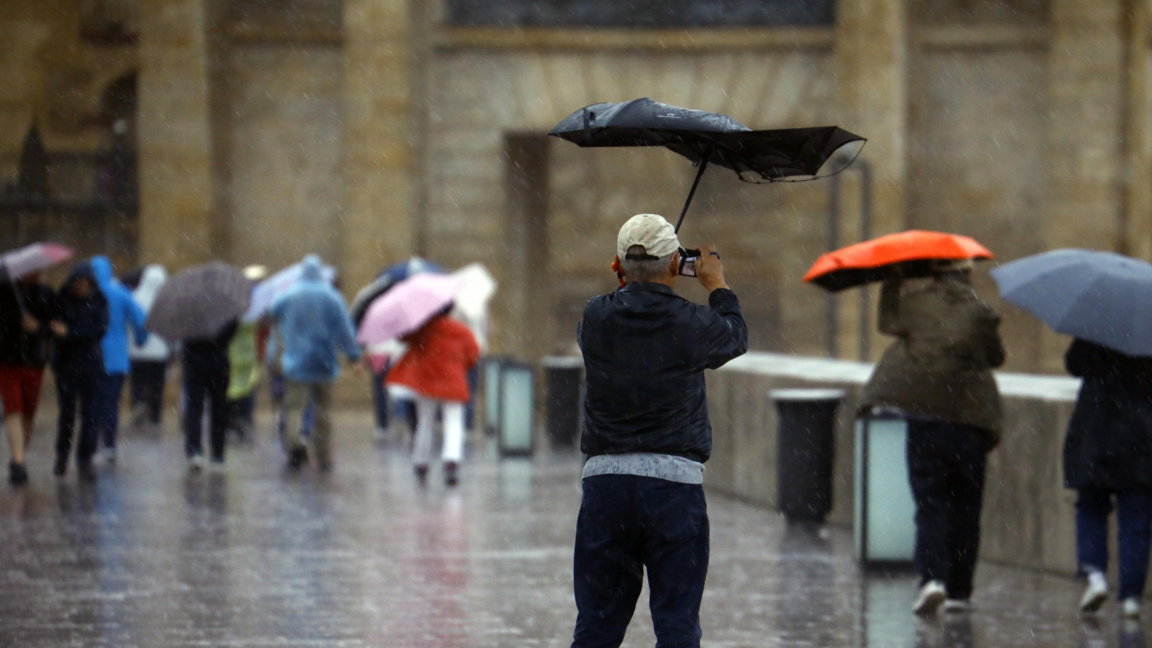 Обстановката в Андалусия се усложнява, тече евакуация 