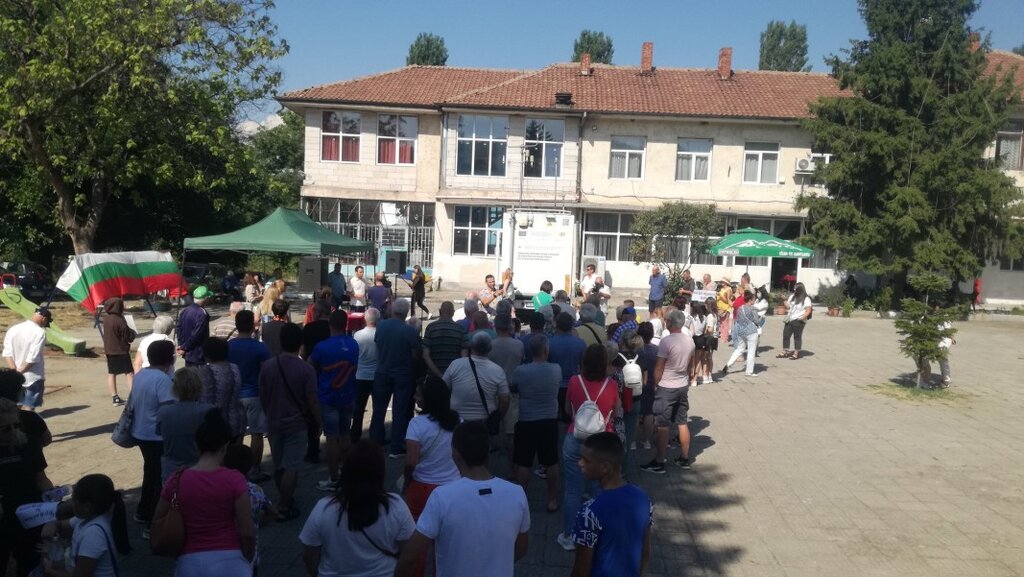 Протест в Големо село срещу замърсяването на въздуха от ТЕЦ "Бобов дол"