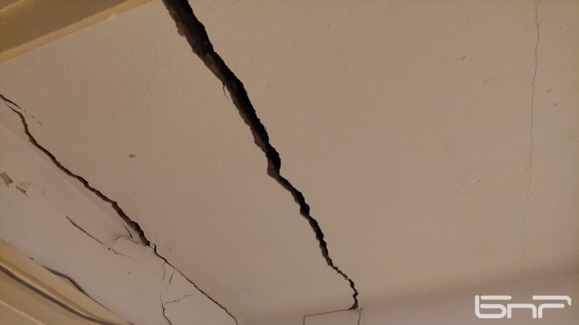 Евакуирани са обитателите на пропукания блок в столичния кв. "Хаджи Димитър"