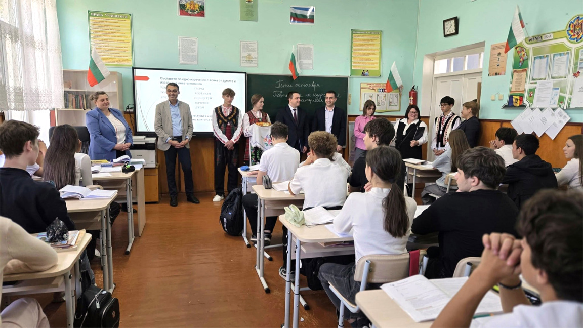 В Тараклия откриха модернизиран кабинет по български език, култура и история