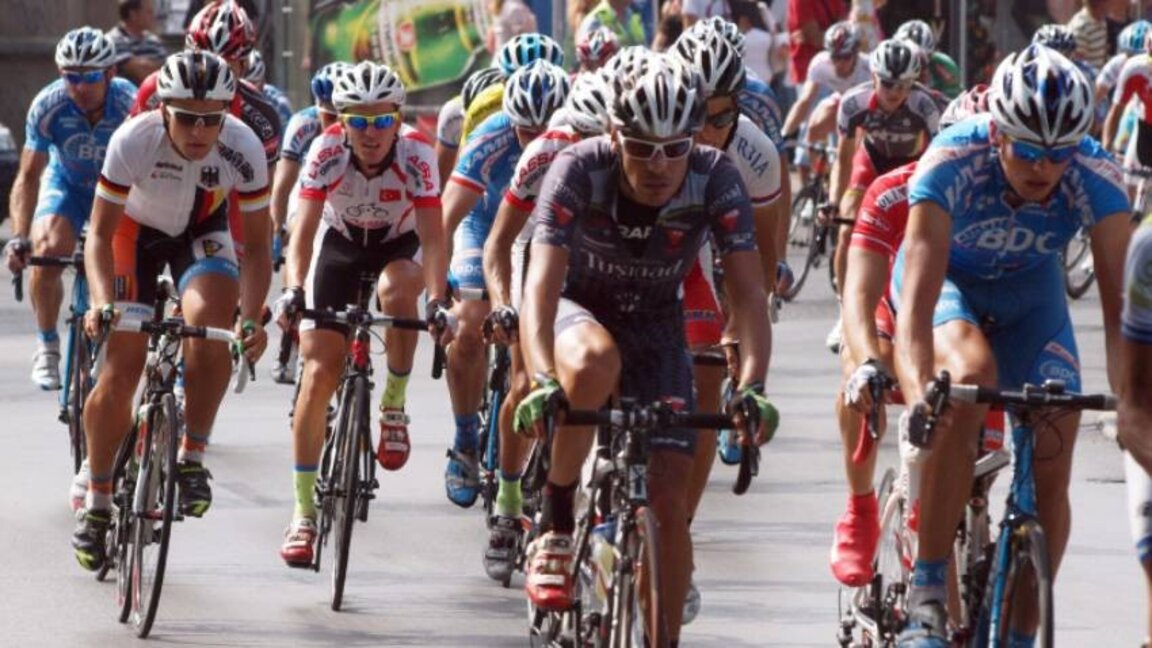 Велощафета Sofia Bike Relay в центъра на София в Деня на независимостта