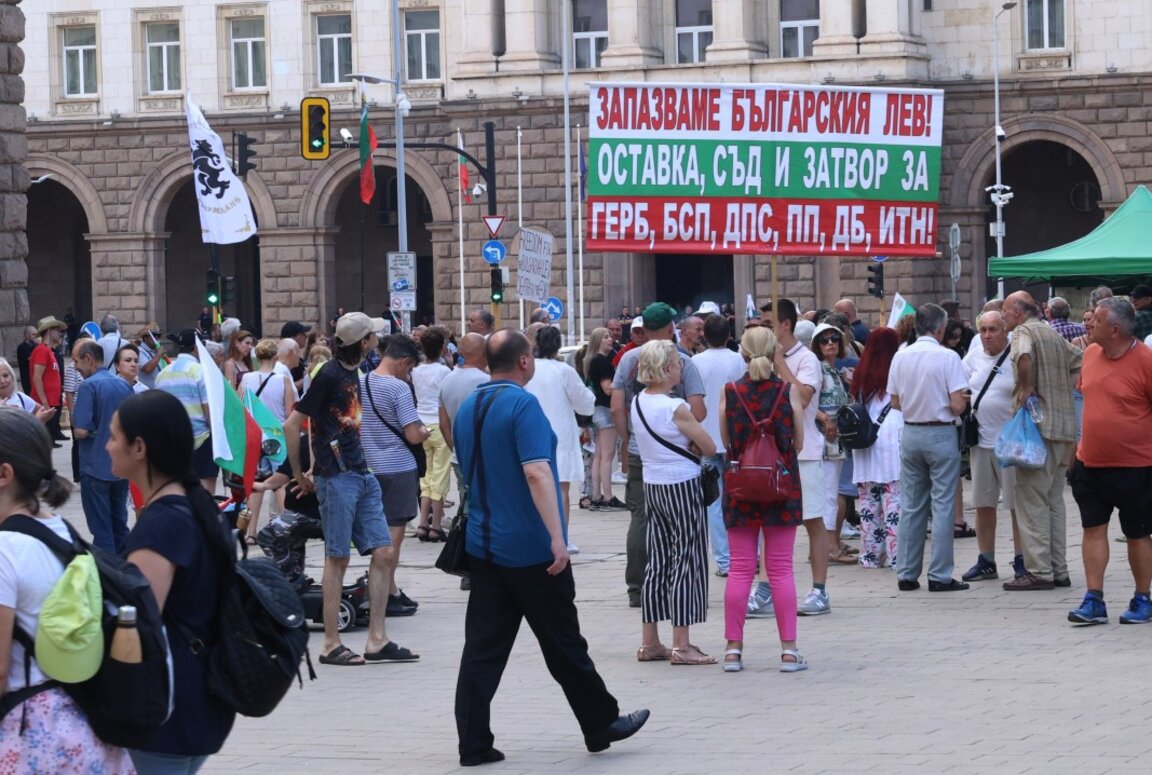 За поредна вечер в София се провежда протест срещу въвеждането на еврото