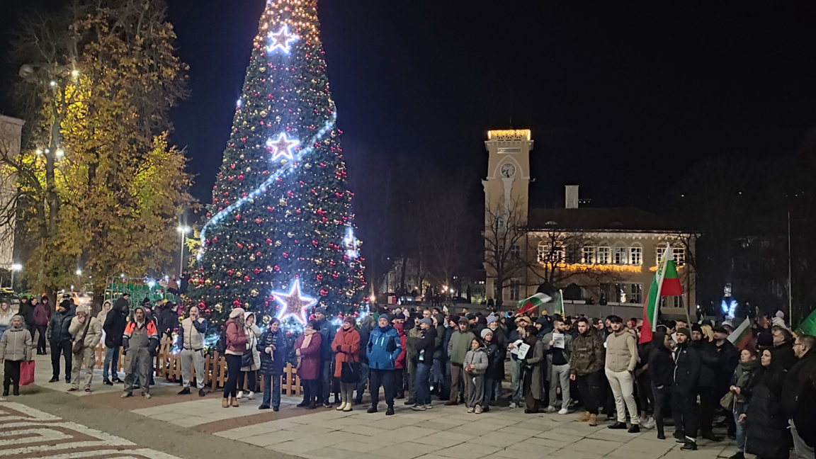 Двучасов антиправителствен протест в Габрово