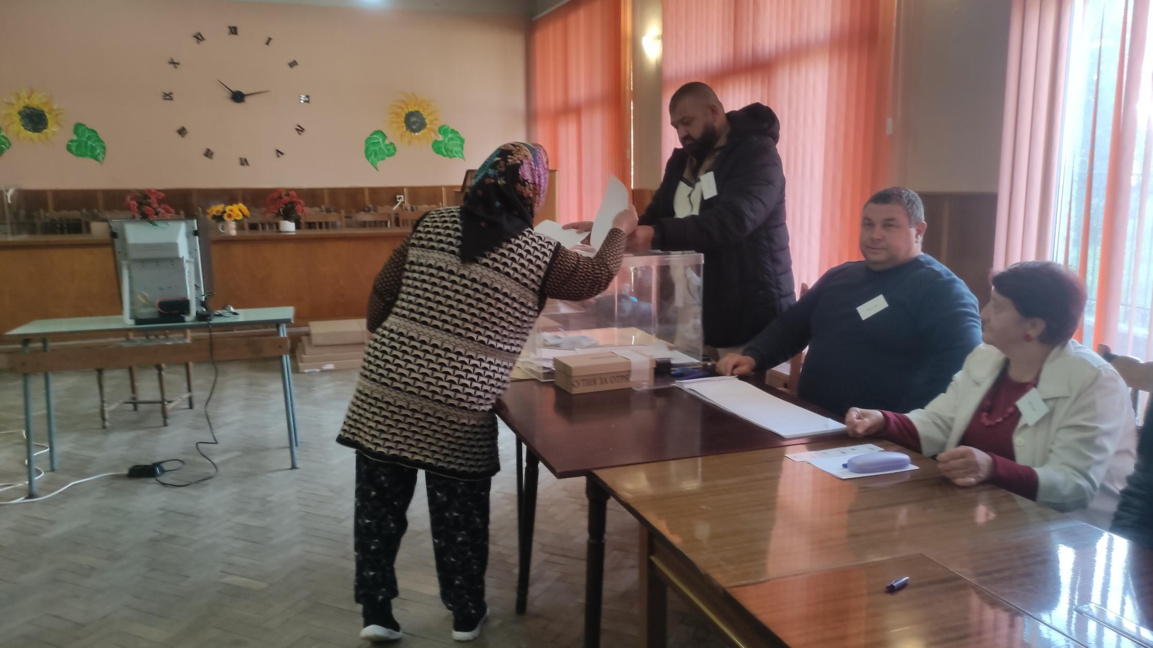 В област Велико Търново в 5 от секциите машинното гласуване е прекратено