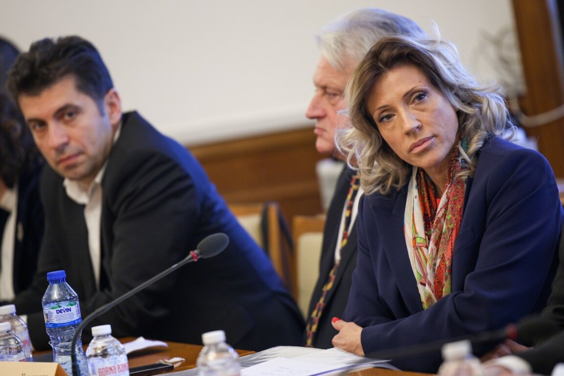 Отляво надясно - Кирил Петков, Бойко Рашков, Владислава Цариградска