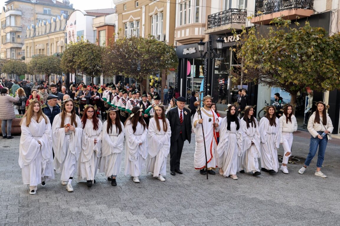 „Parade des Jjungweins“ in Plowdiw