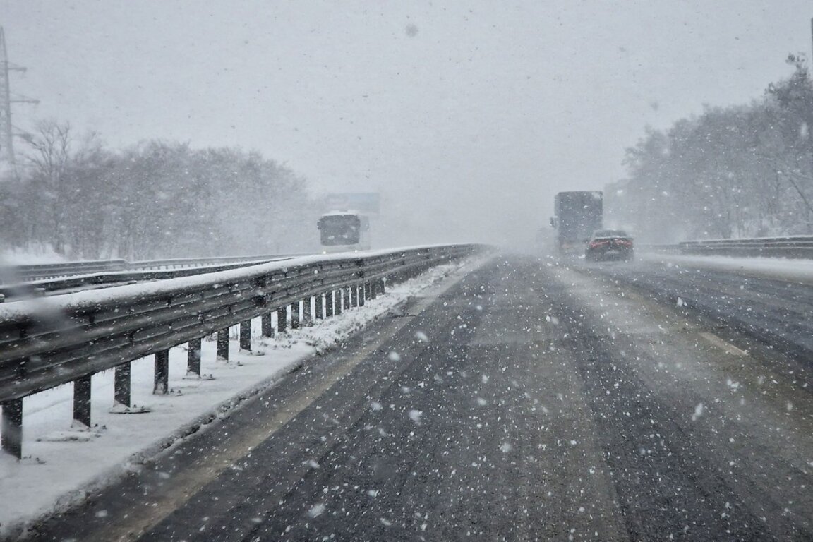 Възстановено е движението по магистрала „Тракия“ между Карнобат и Бургас