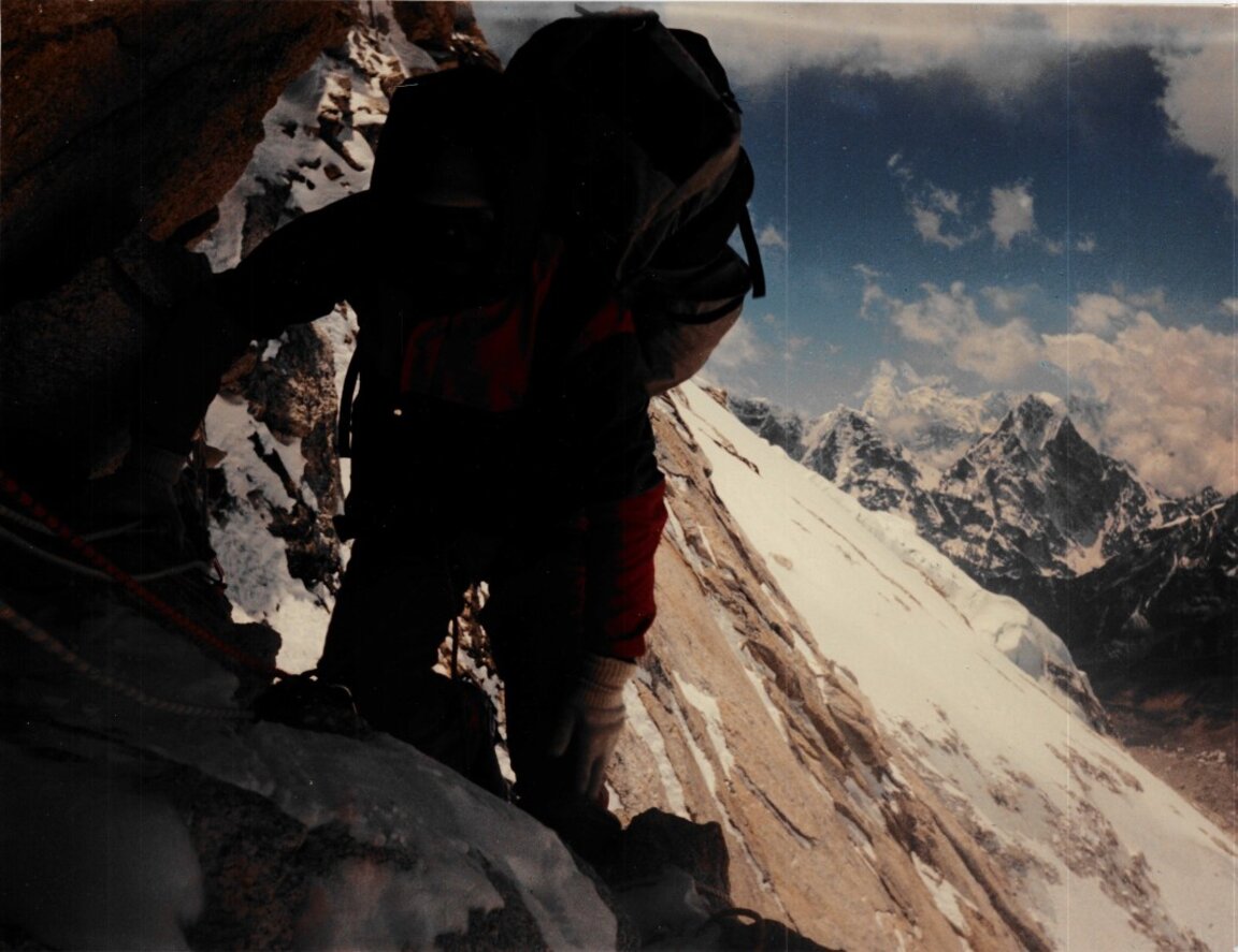 "Жестокият път" до Еверест припомня в документалния си филм Деян Барарев