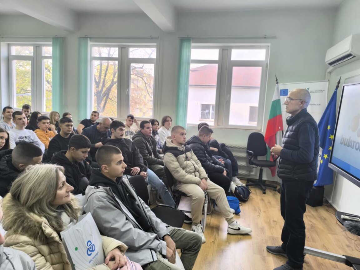 Ученици от Видин се запознаха с възможности за обучение и кариера