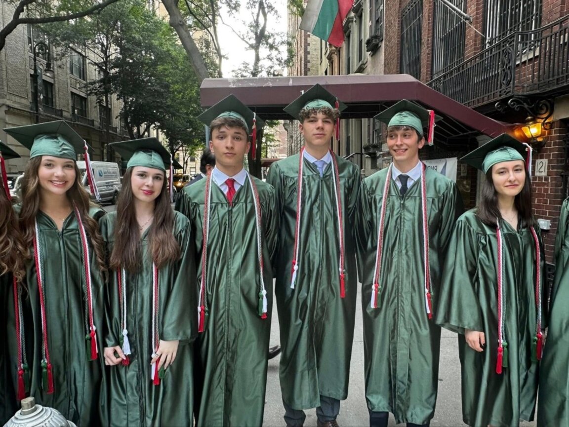 Зрелостниците от Българското училище “Христо Ботев” в Ню Йорк получиха дипломите си