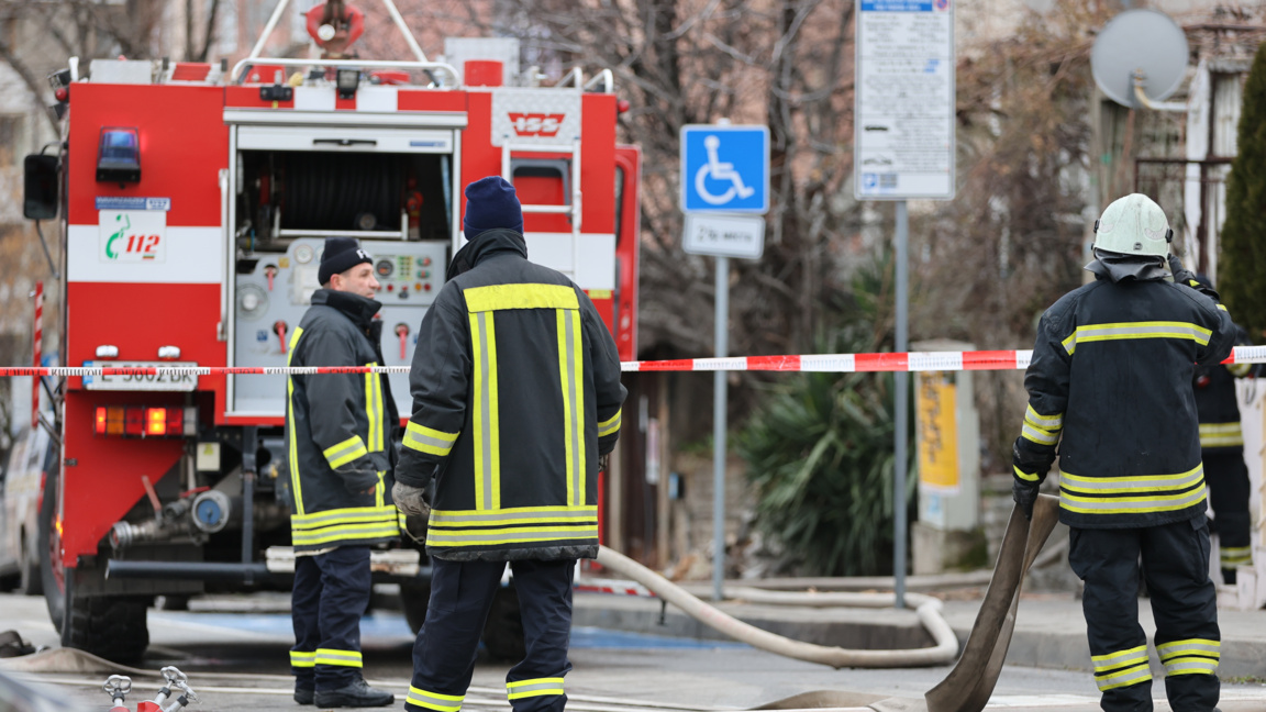 Петима души са пострадали при пожари през денонощието