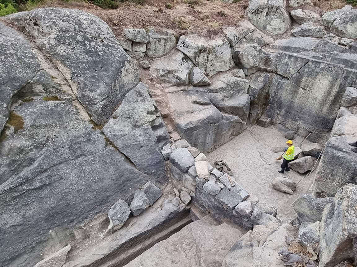 На Перпериконе исследуют храм нимф