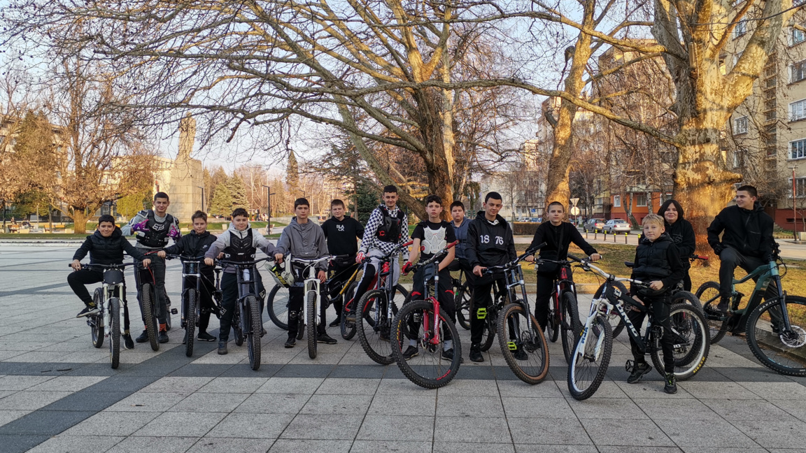 Младежи от колоездачен клуб искат безопасно място за тренировки в Монтана