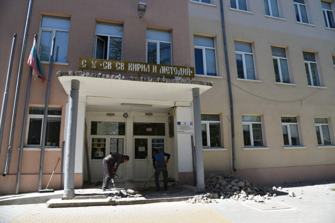 „Радини вълнения“ оживява на открит урок на СУ – Симитли