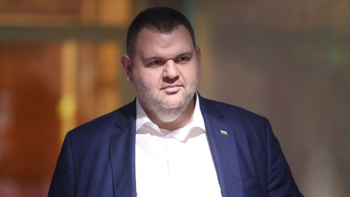 İlhan Küçük: Delyan Peevski’nin partiden çıkarılması tüzüğe uygundur