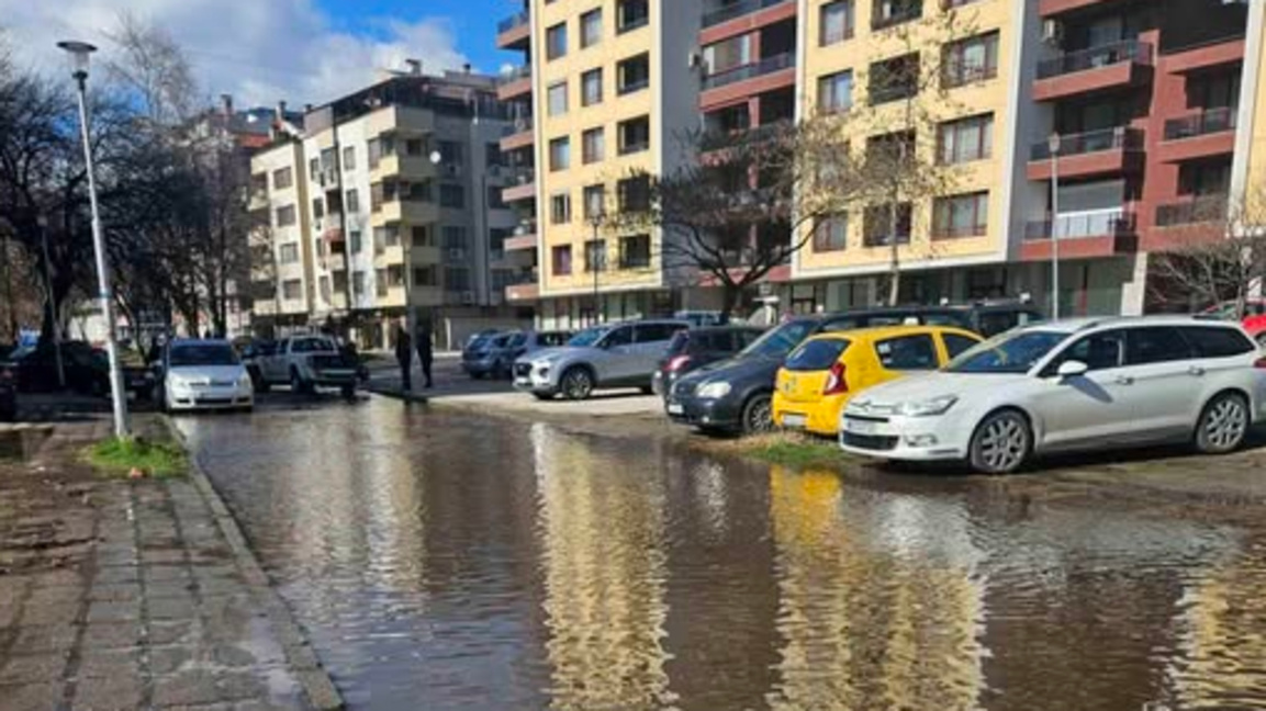 ВиК-авария наводни ул."Борба" в "Северен"