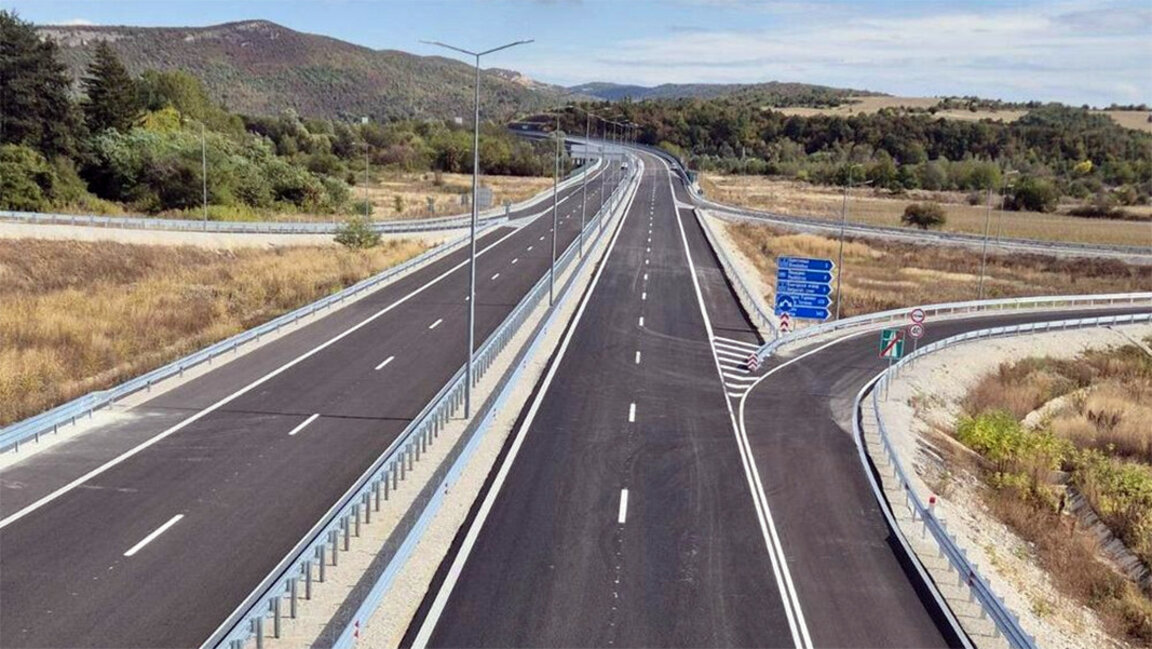 A new 10-kilometer section of Hemus Motorway has been opened to traffic