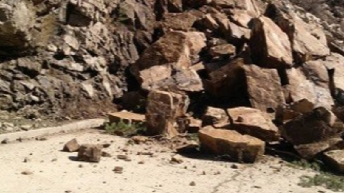 Разчистено е свлачището на пътя Варвара - Велинград