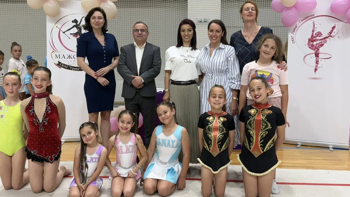 Мажоретният спорт завладява Сандански и Петрич