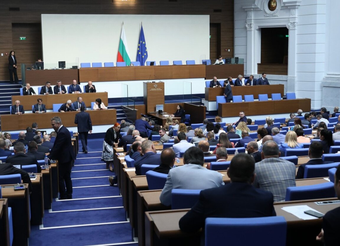 Kabineti i Rosen Zheljazkov e kaloi me sukses votën e katërt të mosbesimit në parlament