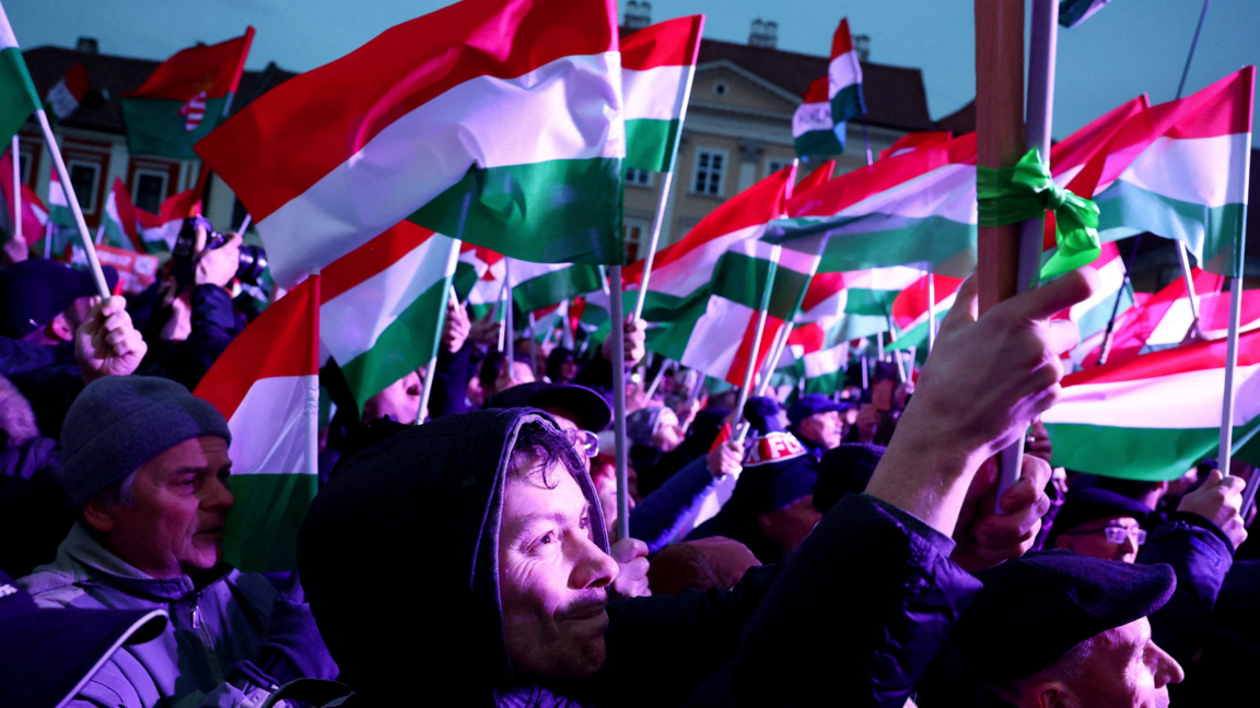 Партията ТИСА води убедително пред ФИДЕС три дни преди вота в Унгария