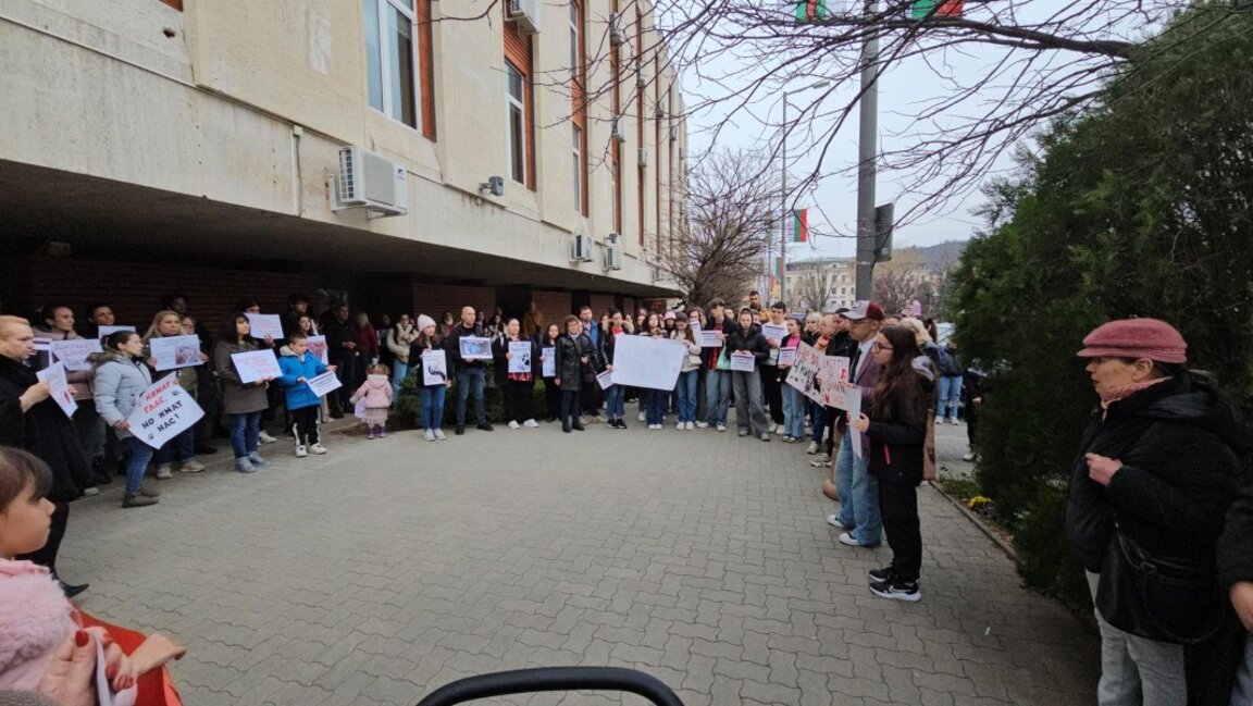 Протестиращи в Сливен настояха за справедливи наказания за убийците на животни