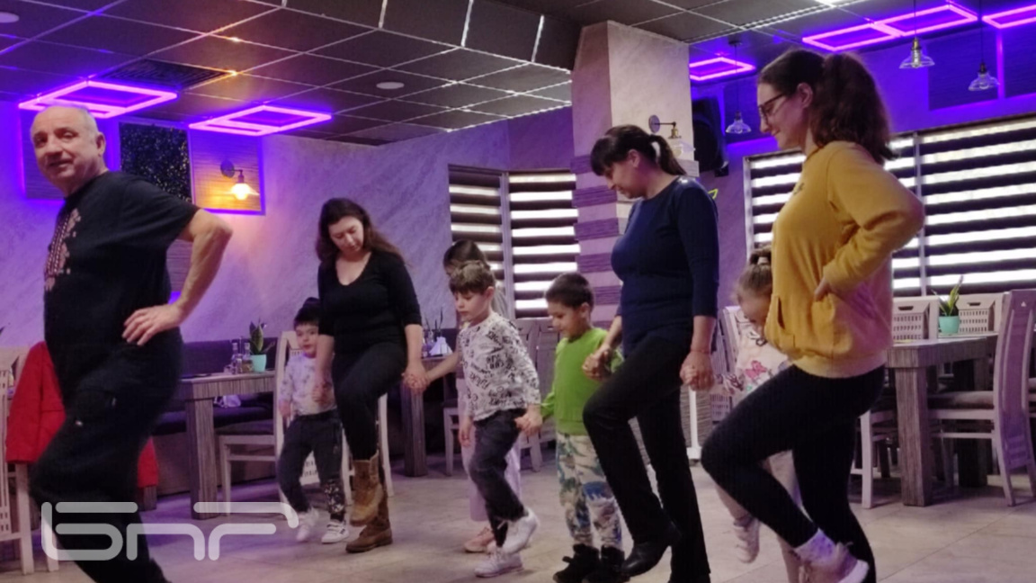 Безплатни курсове по народни танци за деца и родители в Кула