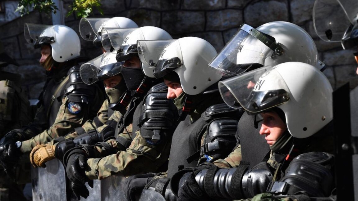 Ο ΠτΔ τίμησε τους βούλγαρους στρατιωτικούς στην KFOR