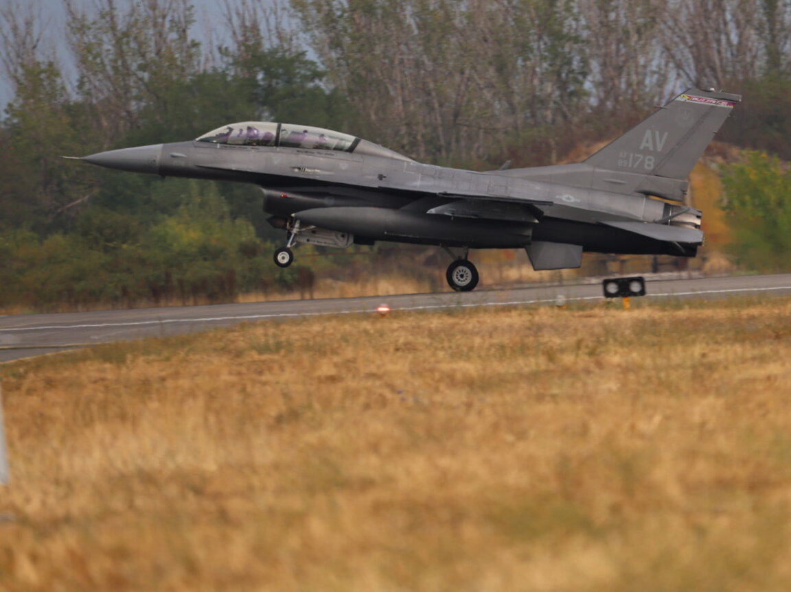 La renovación de la base aérea Graf Ignatievo costará más de 110 millones de euros
