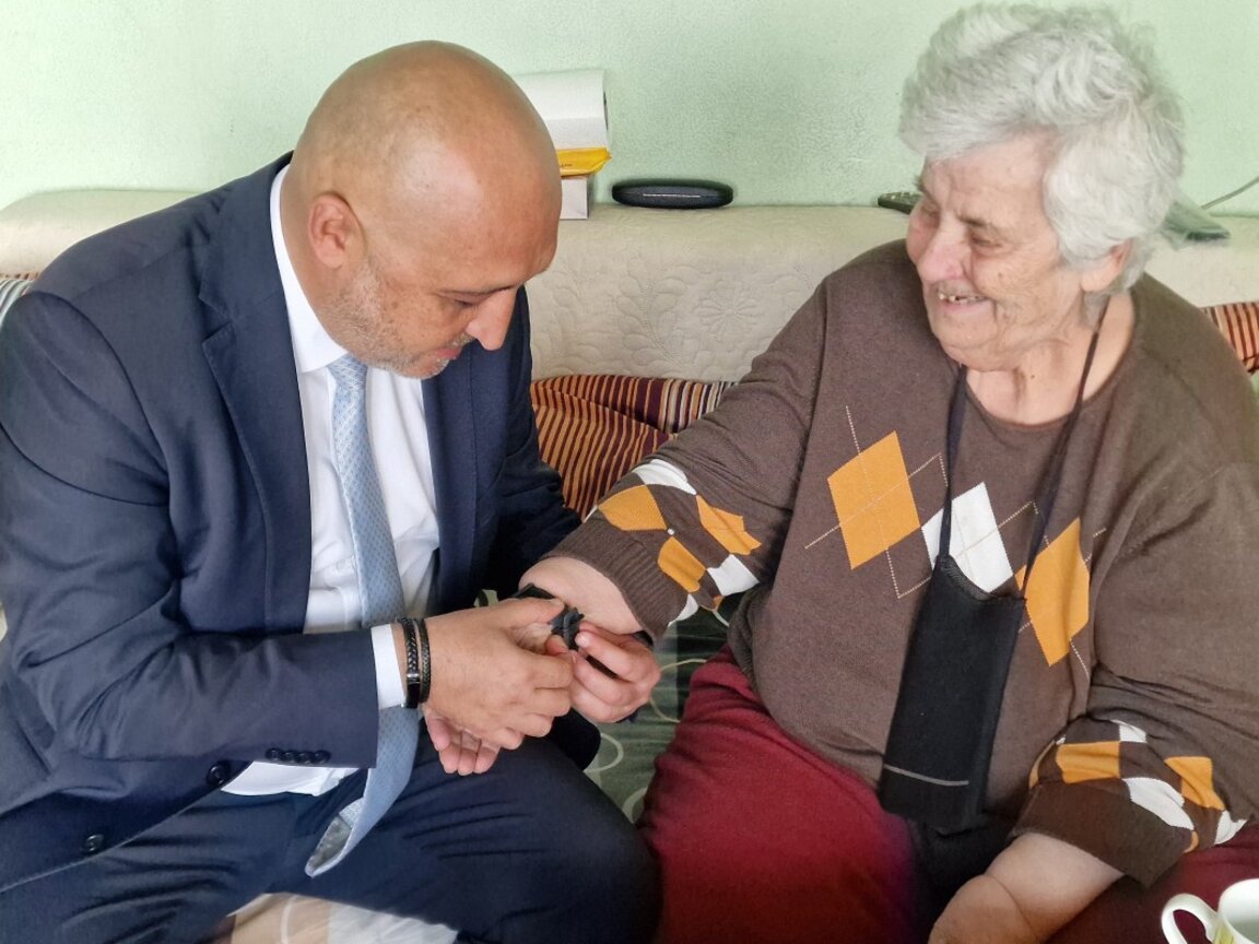 Кметът стартира дистанционната услуга „Телекеър“ в Кърджали