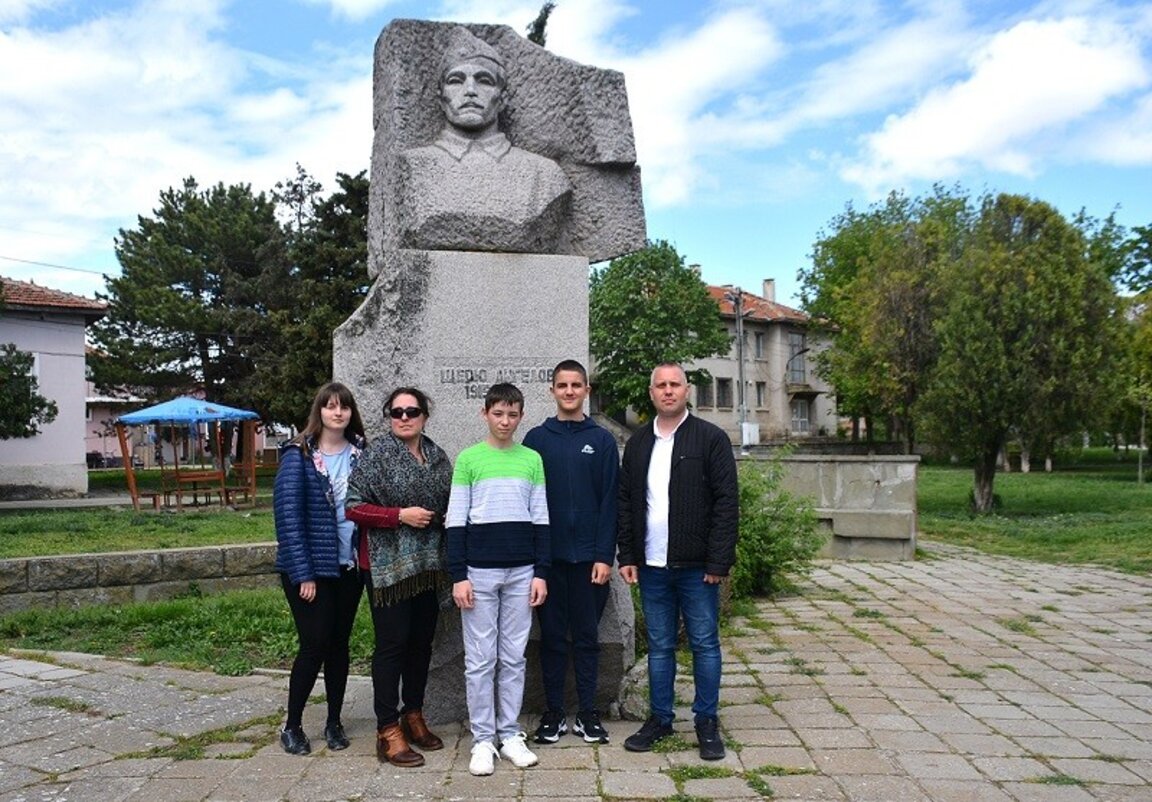 Ученици от Айтос проучват и записват историята на родния си край