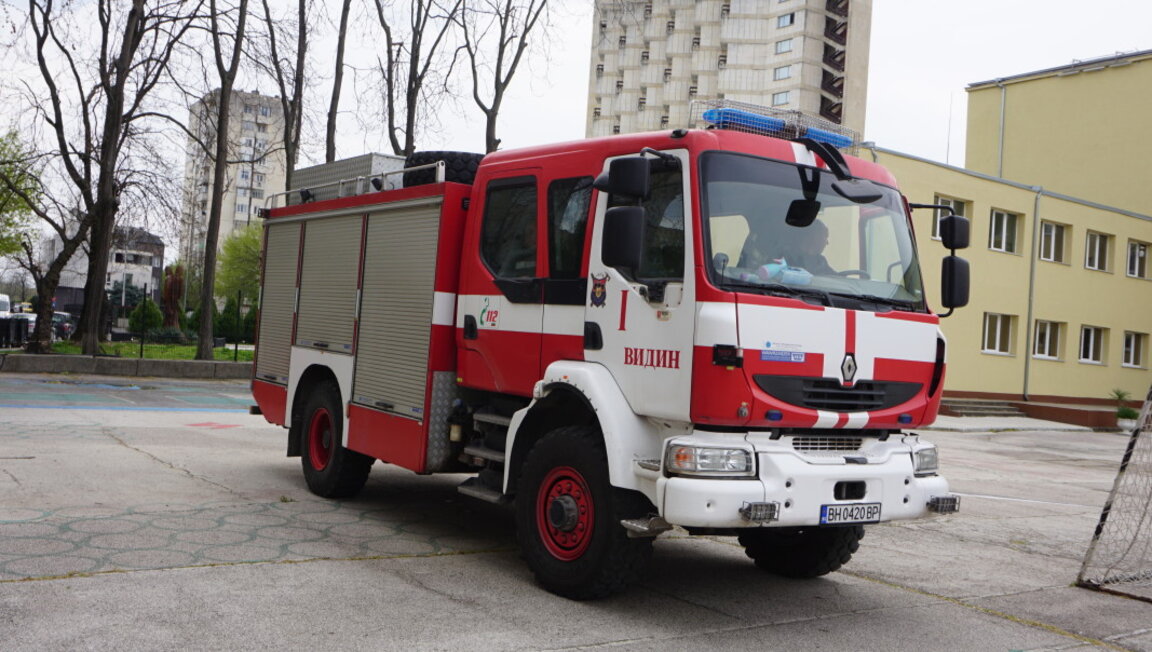 Видински пожарникари обучават деца за поведение при бедствия
