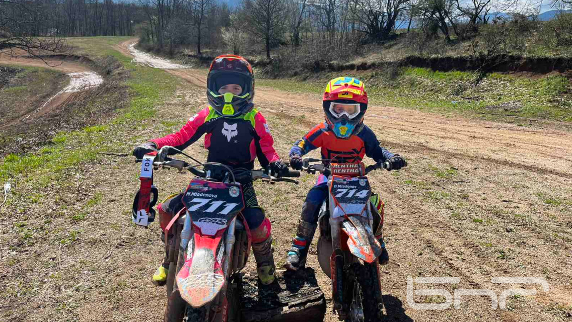 Ния и Мариян - село Мездрея