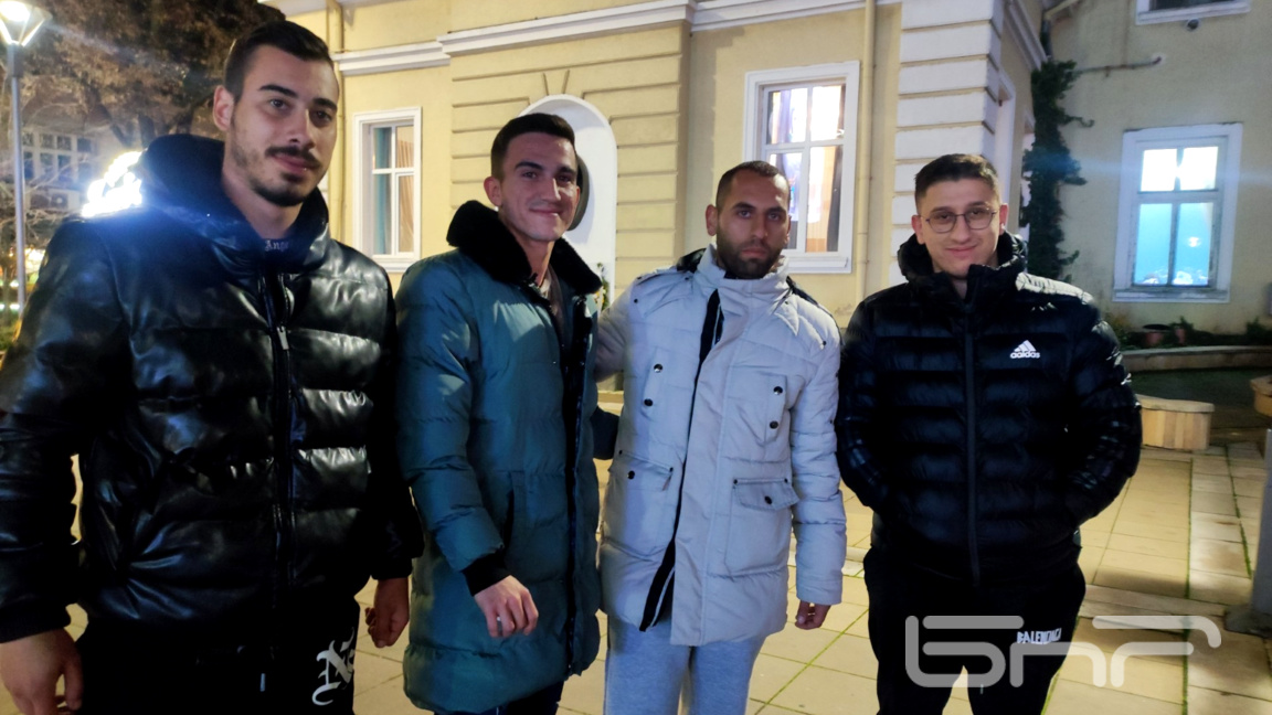 Десетки жители на Ямбол изразиха недоволството си срещу правителството