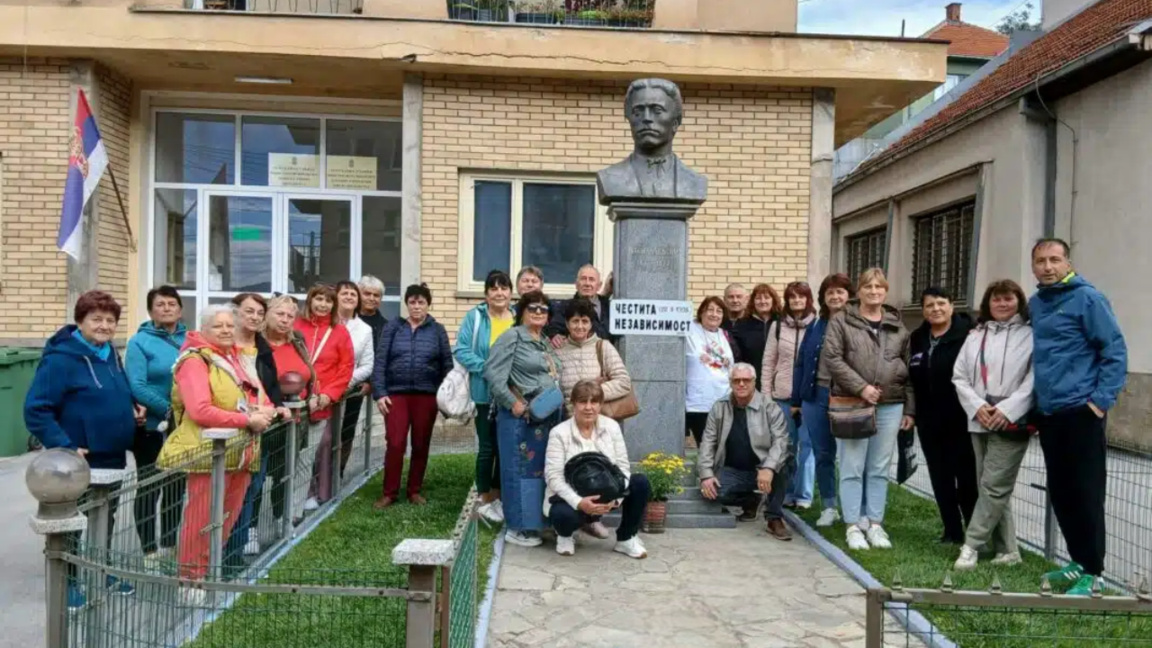 Българи от Козлодуй посетиха Босилеград по следите на предците си