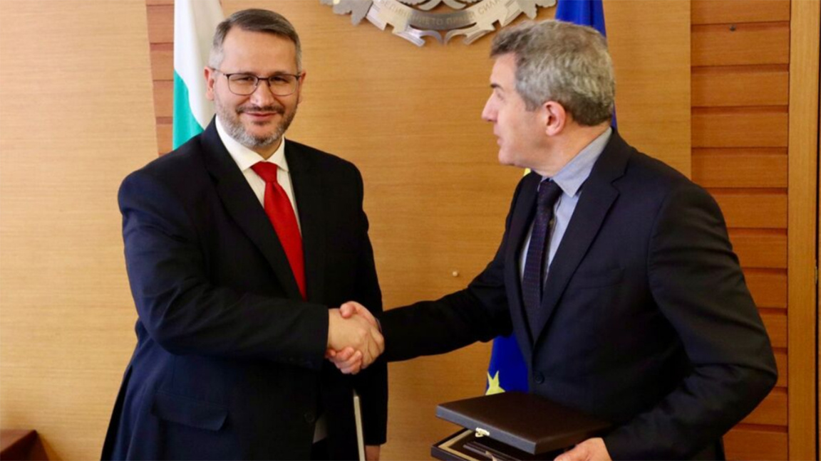 El ministro de Agricultura y el embajador español comentan la Política Agrícola