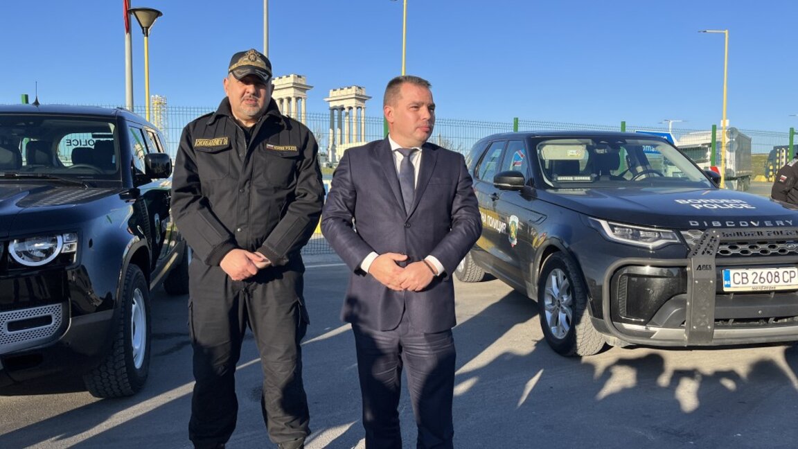 Началникът на "Гранична полиция" гл. ком. Антон Златанов (вдясно) и ст. ком. Димитър Чорбаджиев (вляво) - началник на "Гранична полиция" - Русе.