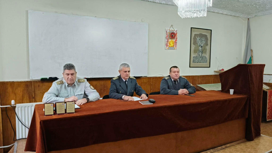 комисар Денчо Чомаков - директор на РДПБЗН - Сливен и главните инспектори Мариян Йоргов и Димитър Сяров