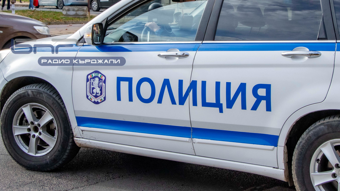 Полицаи задържаха трима за хулиганство